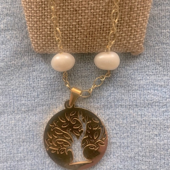 Jewelry - 🎄Tree Of Life 18K gold plated and pearl necklace